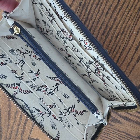 Tory Burch Floral Wallet - Picture 5 of 6